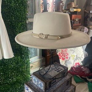 Stylish Cream Wide-Brim Hat